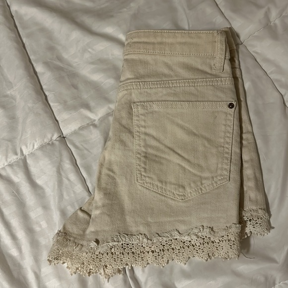 Zara cream color shorts size 4 - Picture 3 of 4